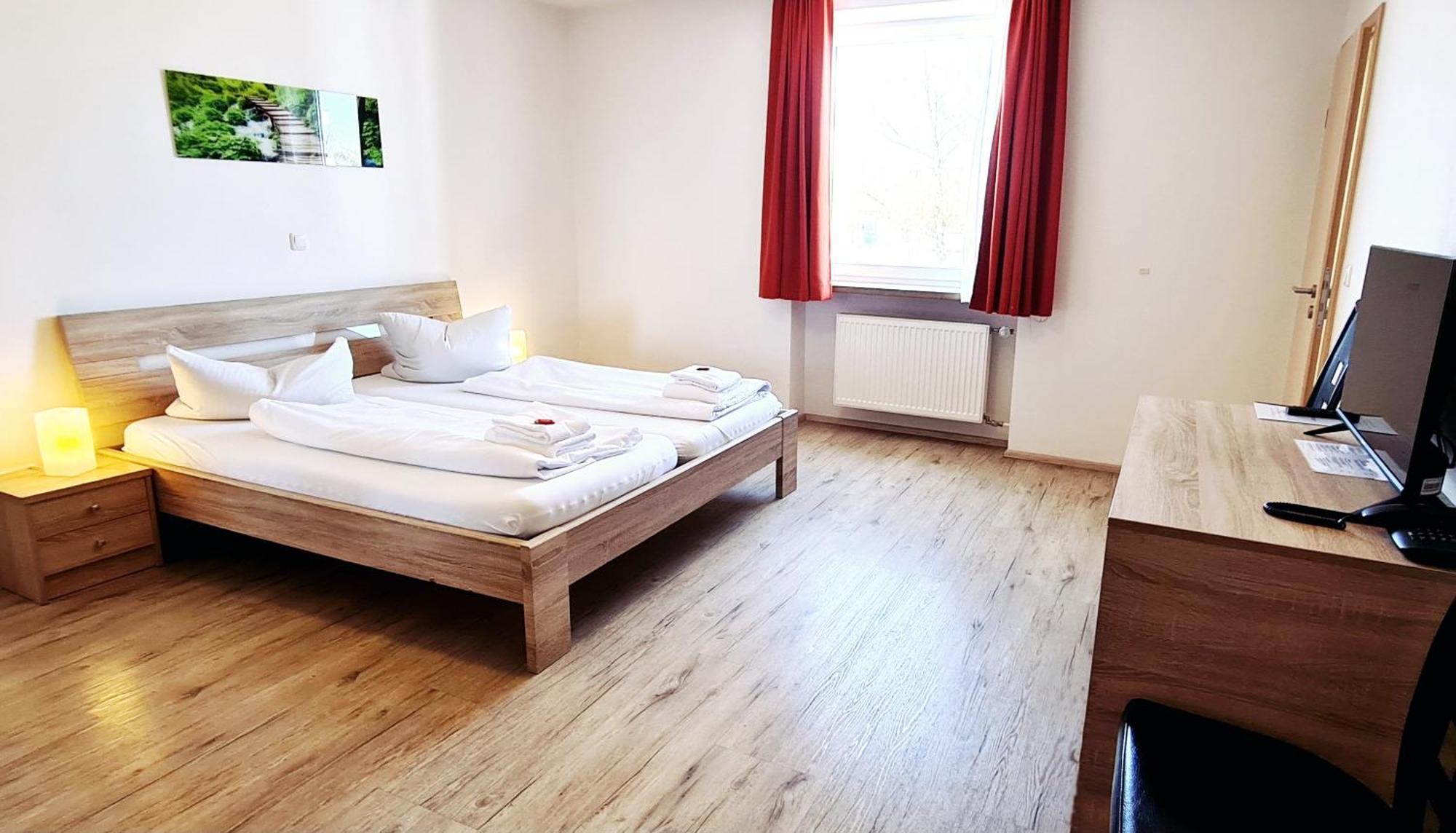 Hotel Krone Königsbrunn Kültér fotó