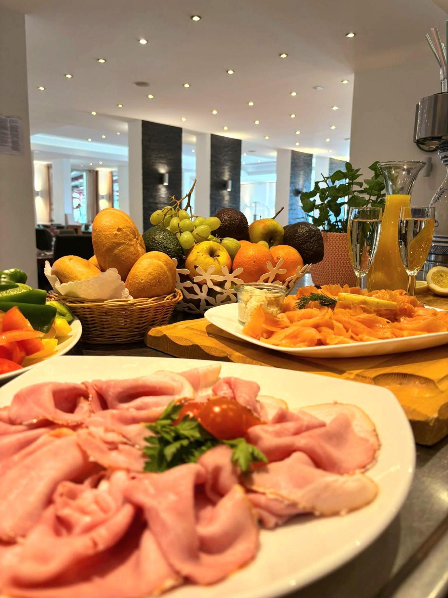 Hotel Krone Königsbrunn Kültér fotó
