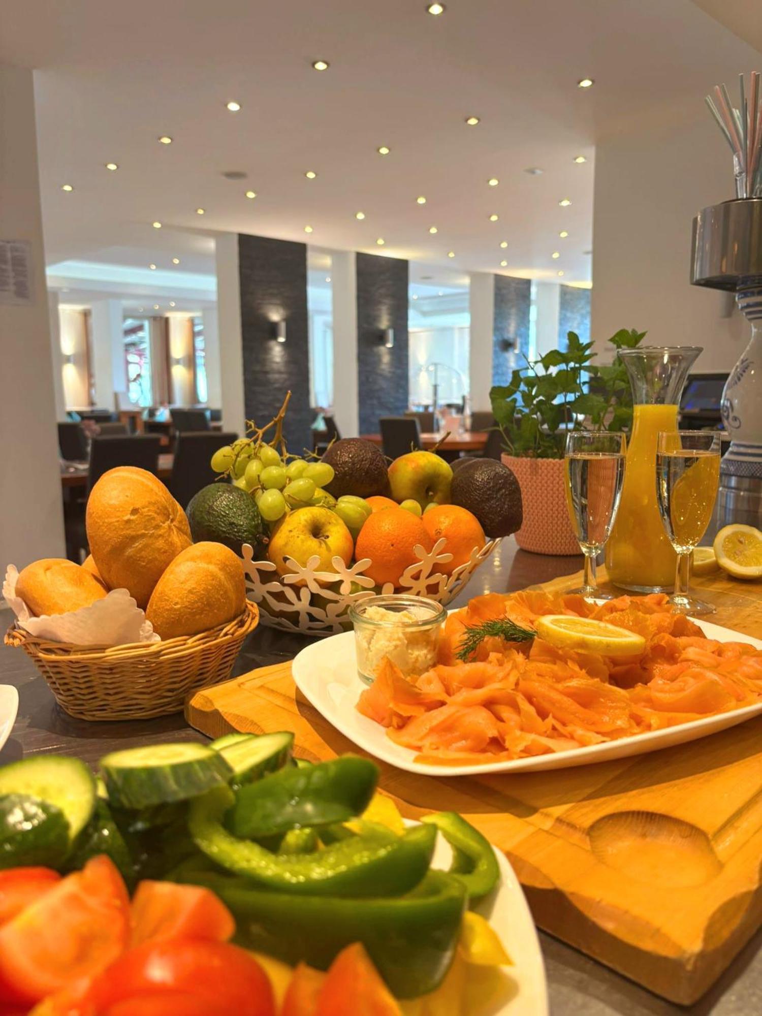 Hotel Krone Königsbrunn Kültér fotó