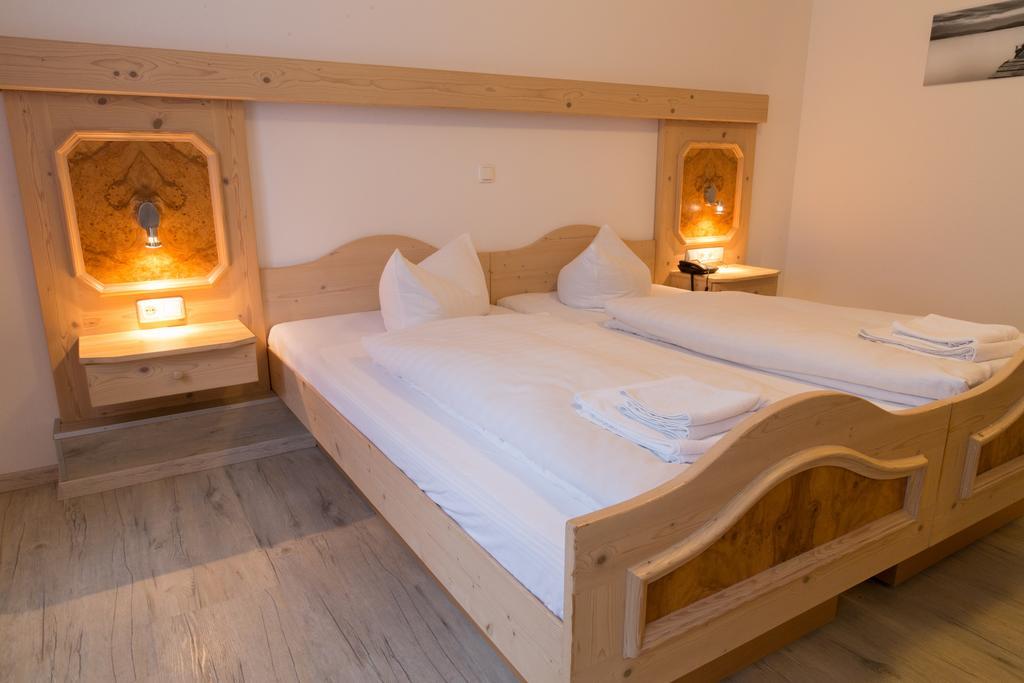 Hotel Krone Königsbrunn Szoba fotó