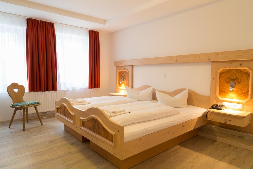 Hotel Krone Königsbrunn Szoba fotó